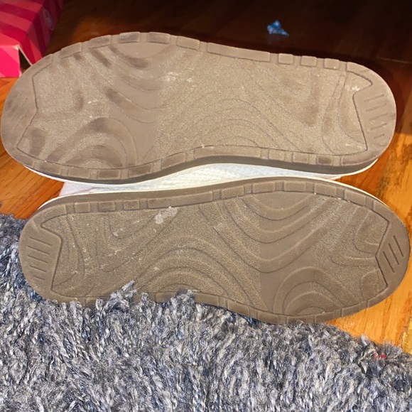 Knock Off Ugg Knitted Boots - Picture 4 of 5